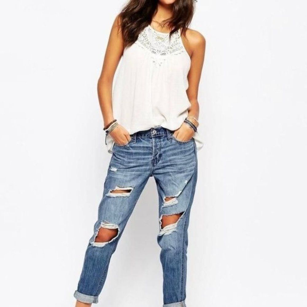 Hollister ripped low rise boyfriend jeans ripped size 3